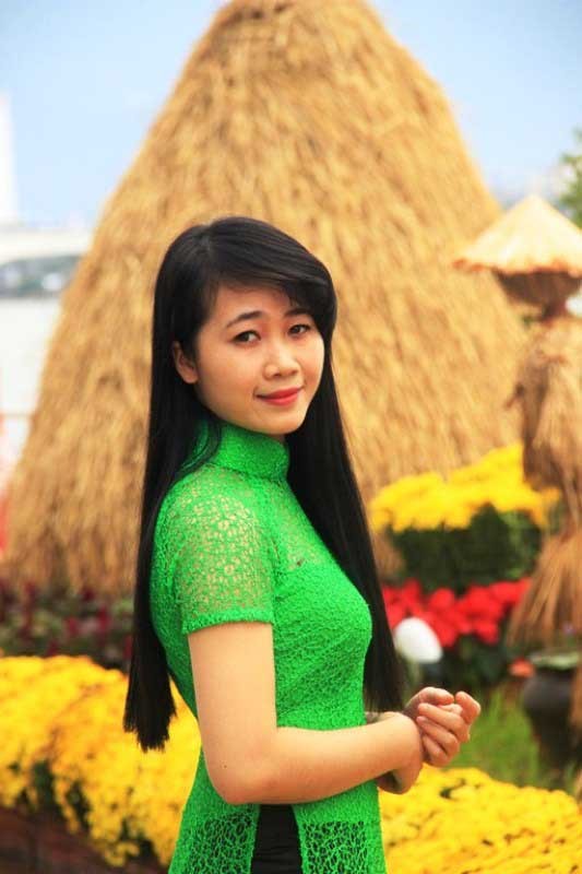 Bạn trẻ hào hứng, tạo dáng bên đường hoa Đà Nẵng - ảnh 6
